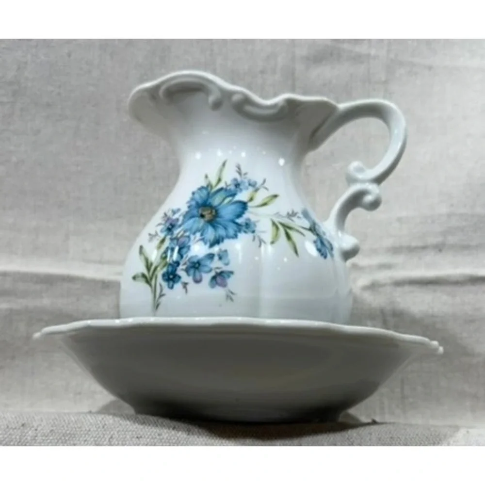 Inarco Japan Blue Floral Pitcher & Bowl Set Vintage Porcelain E-4542 White Blue